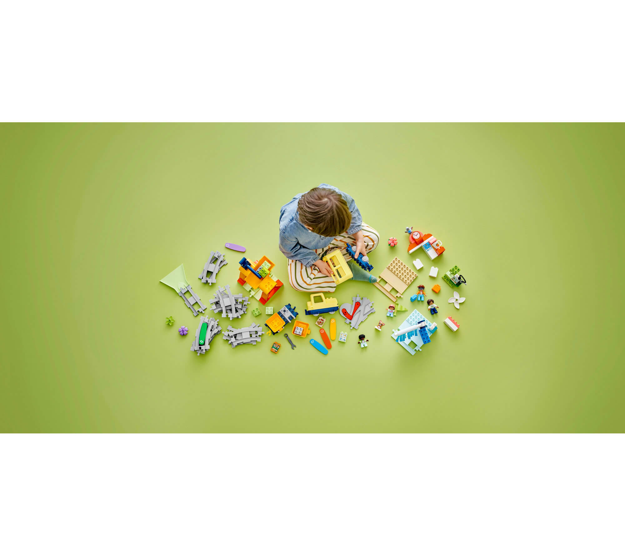 LEGO DUPLO Town Big Interactive Community Train Set 10428 - Image 5