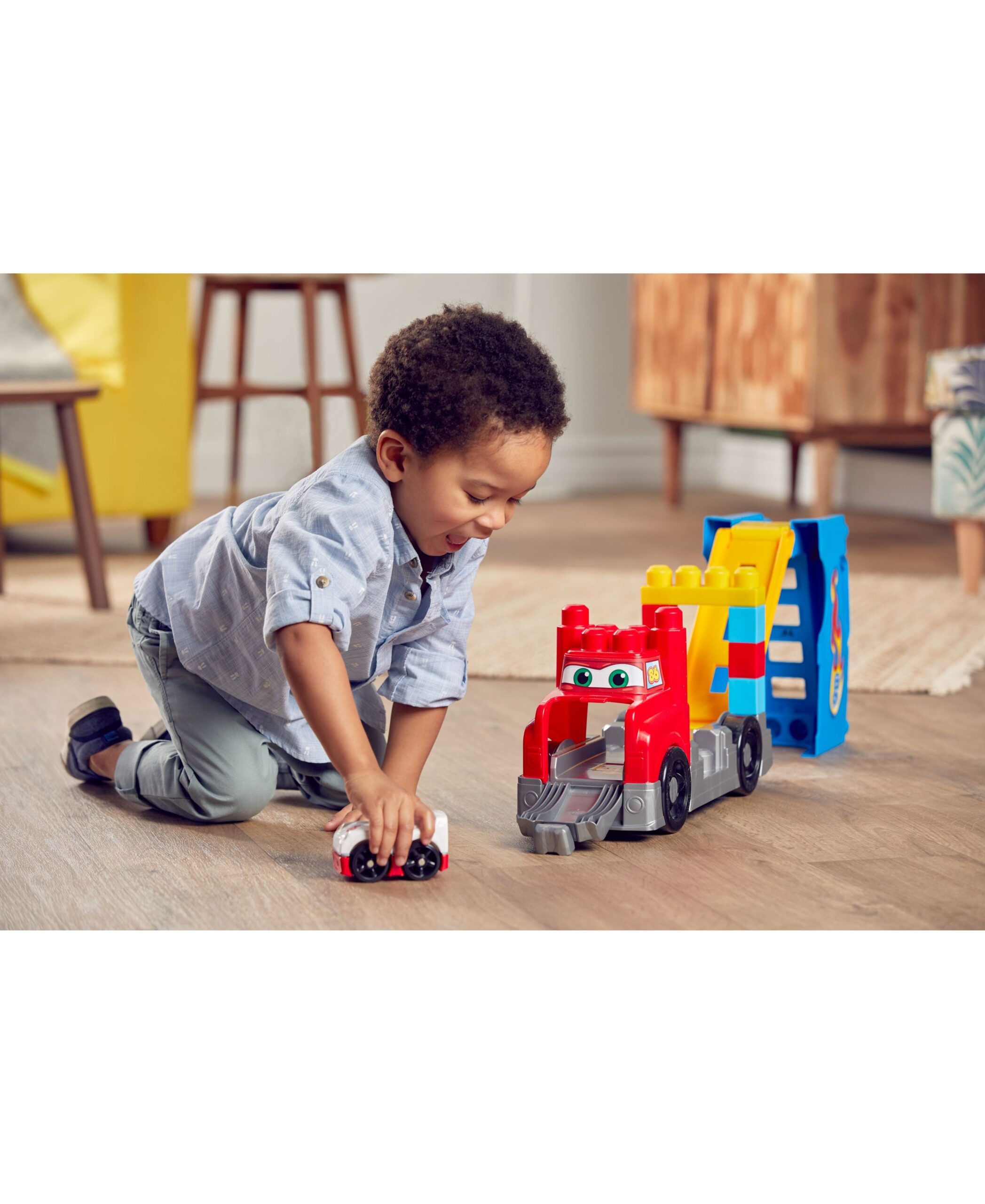 Mega Bloks Build & Race Rig with Sound Effects and Storage - Image 3