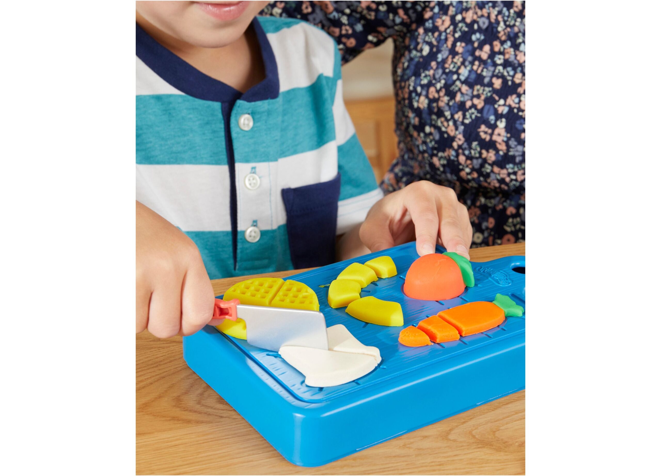 Play-Doh Little Chef Starter Set - Culinary Creative Kit - Image 4