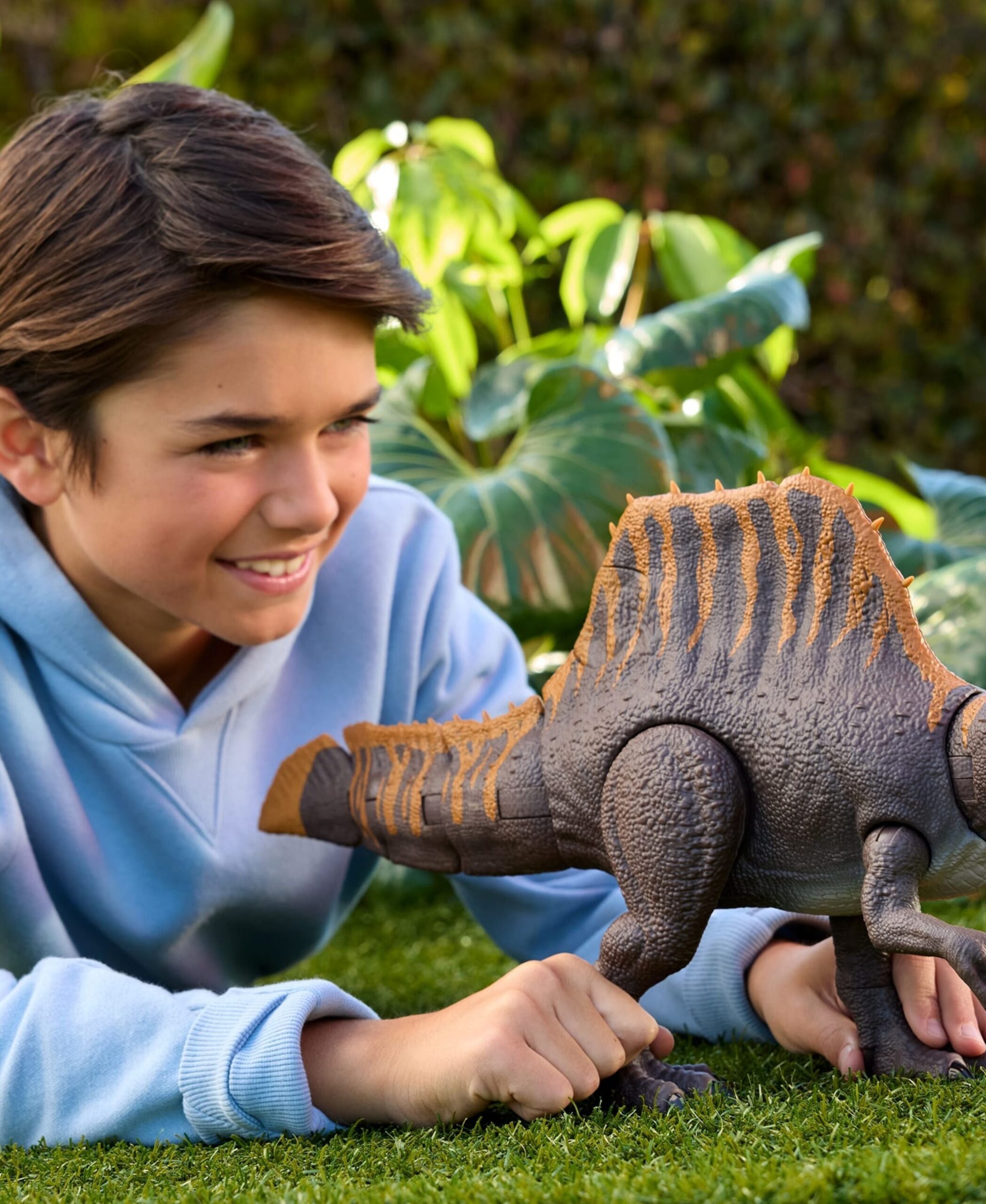 Jurassic World Rebirth 9.61 inch Spinosaurus Action Figure - Tail Thrasher - Image 4