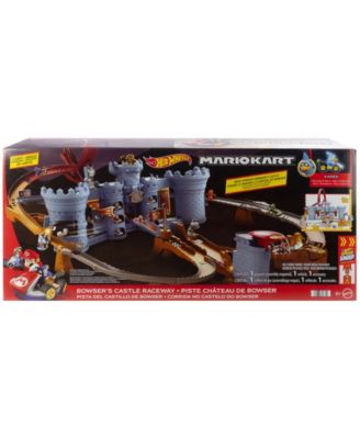 Hot Wheels Mario Kart Bowser's Castle 1:64 Scale Track Set with Kamek Vehicle - Image 3
