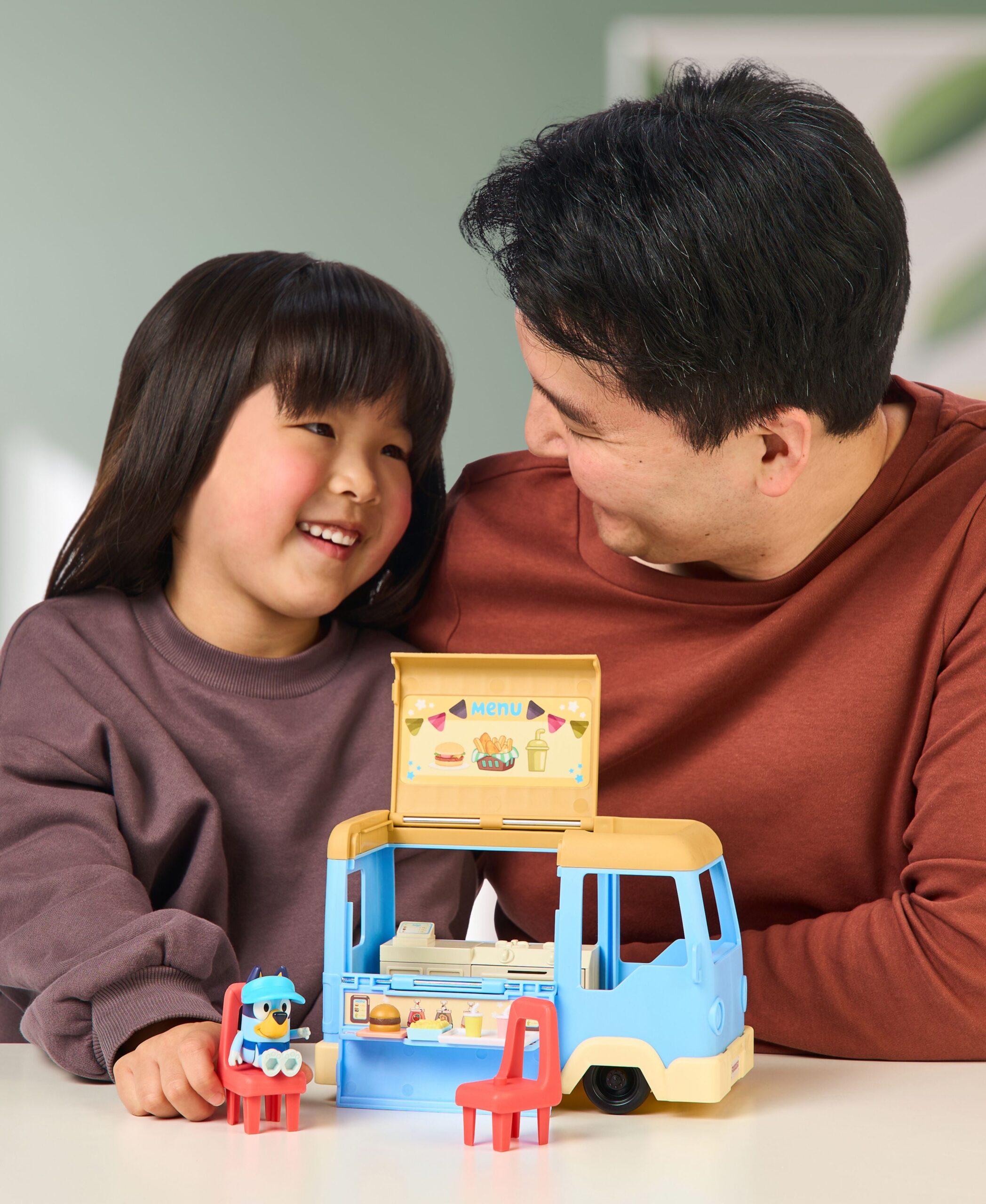 Bluey S13 Let's Play Chef Food Truck Playset - Image 11