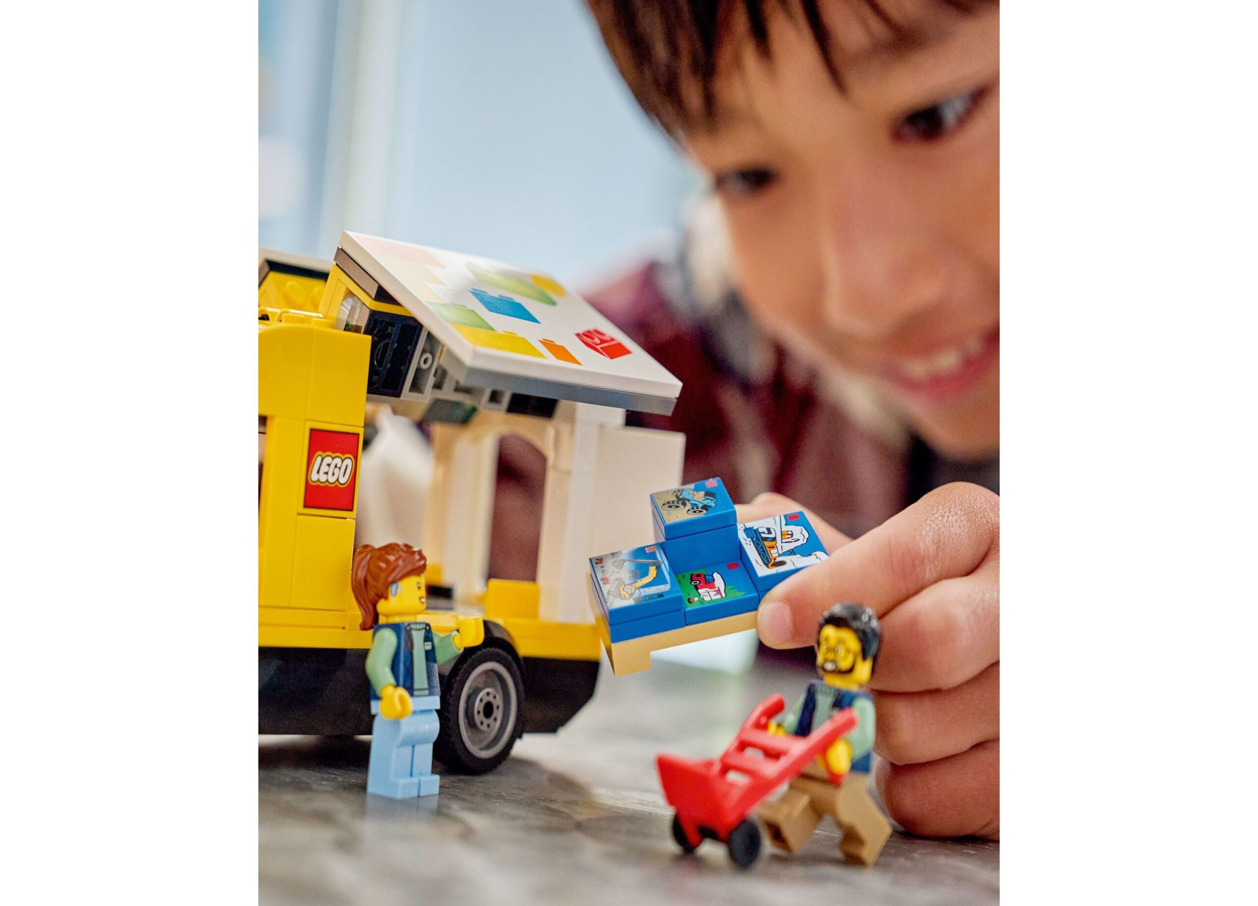 LEGO City Iconic Delivery Van Building Set 276 Pieces - 60500 - Image 3