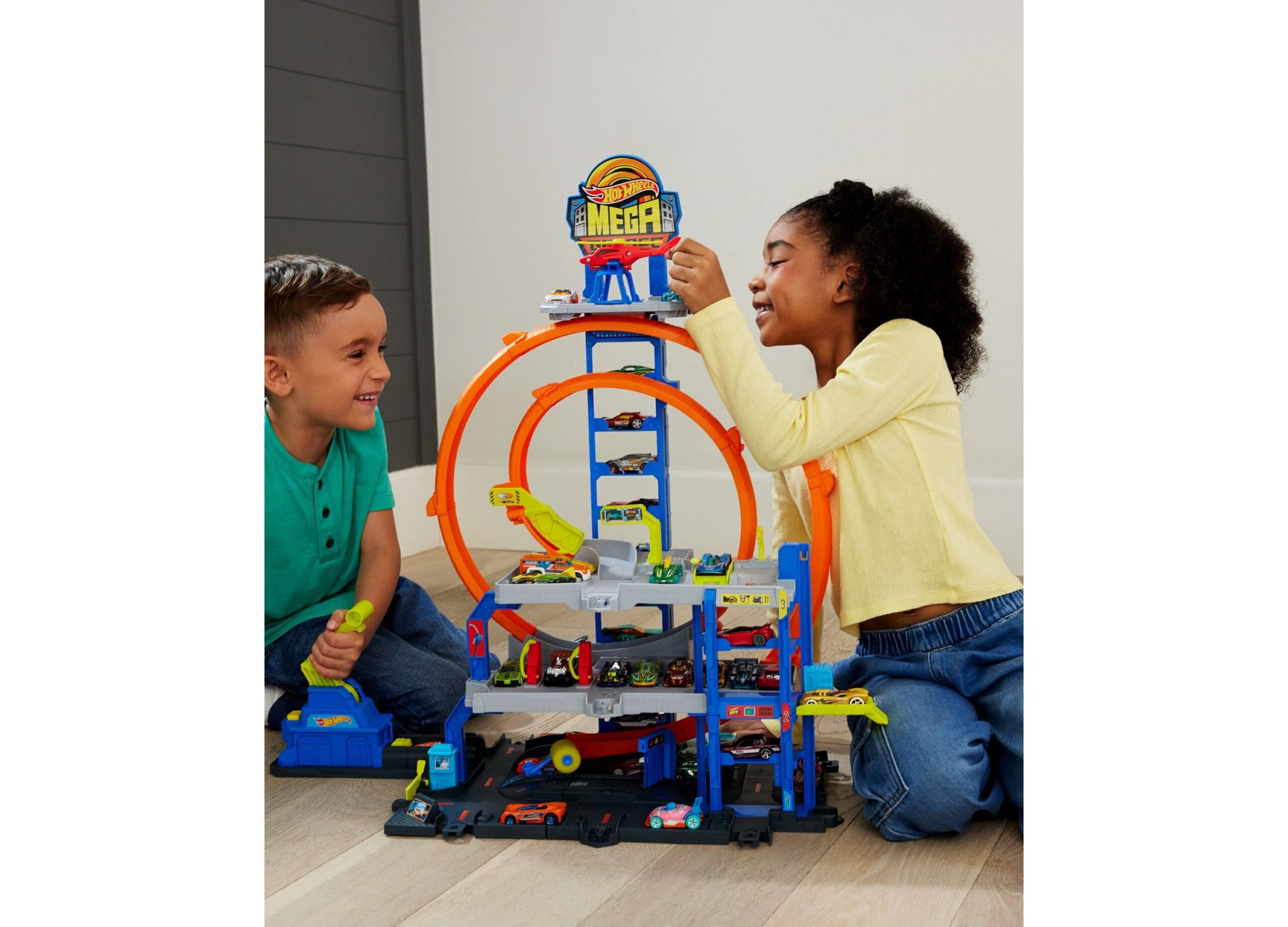 Hot Wheels Mega Loop Garage - Ultimate Racing Playset - Image 5