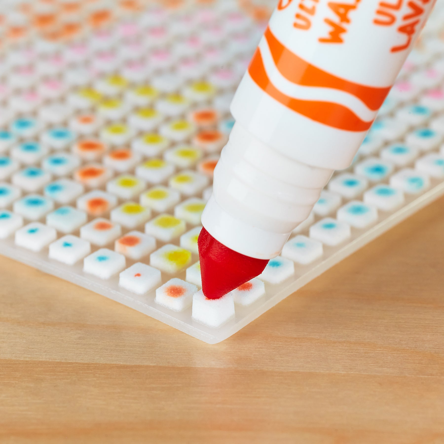 Crayola Wixels Unicorn Pixel Art Kit with Markers - Image 9