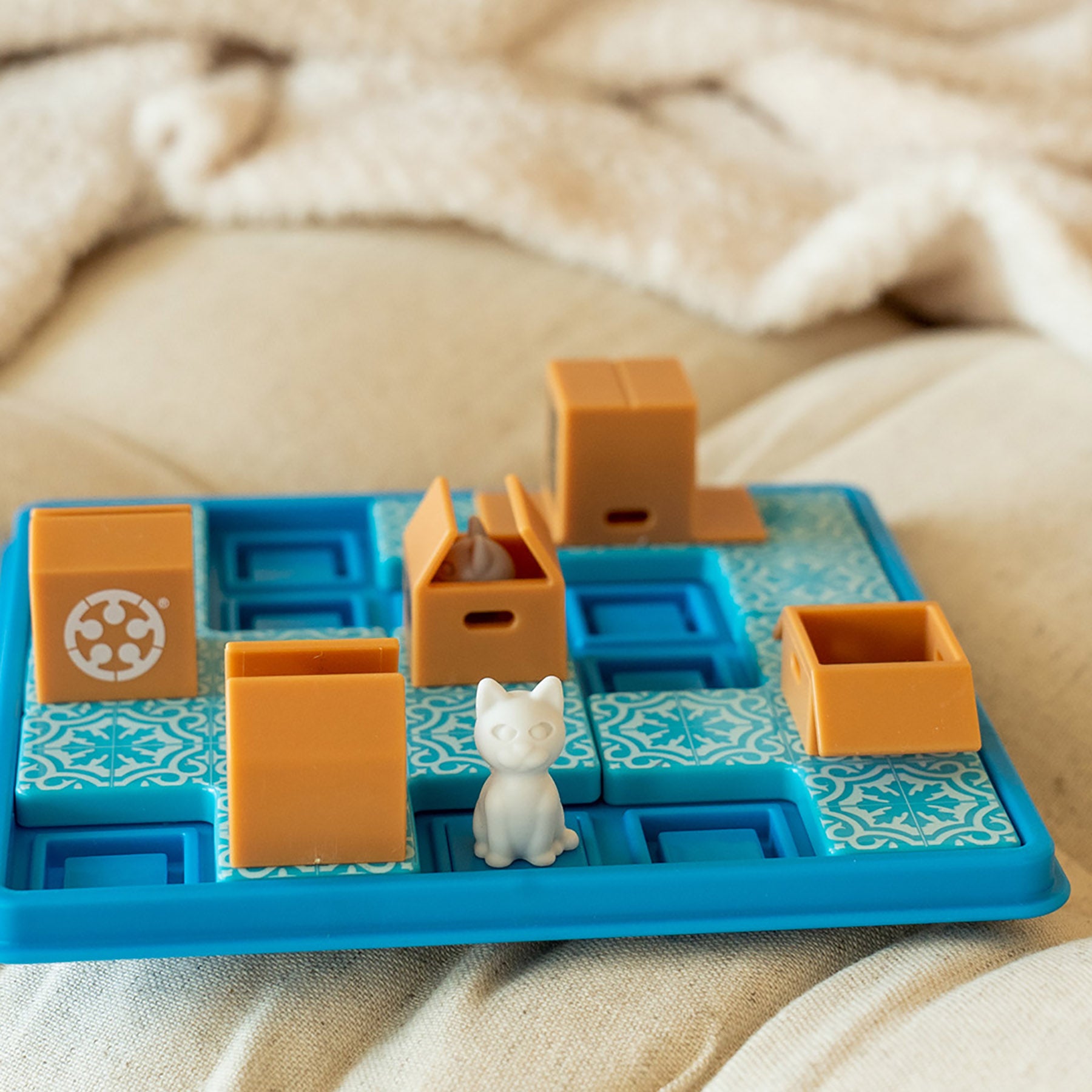 SmartGames Cats & Boxes Interactive Puzzle Game - 60 Challenges - Image 4
