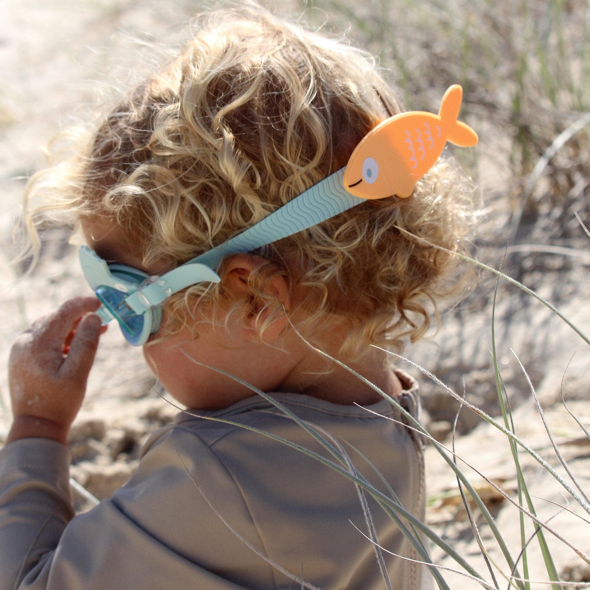 Sunnylife Aqua Blue Finn the Fish Kids Swim Goggles - One Size - Image 4